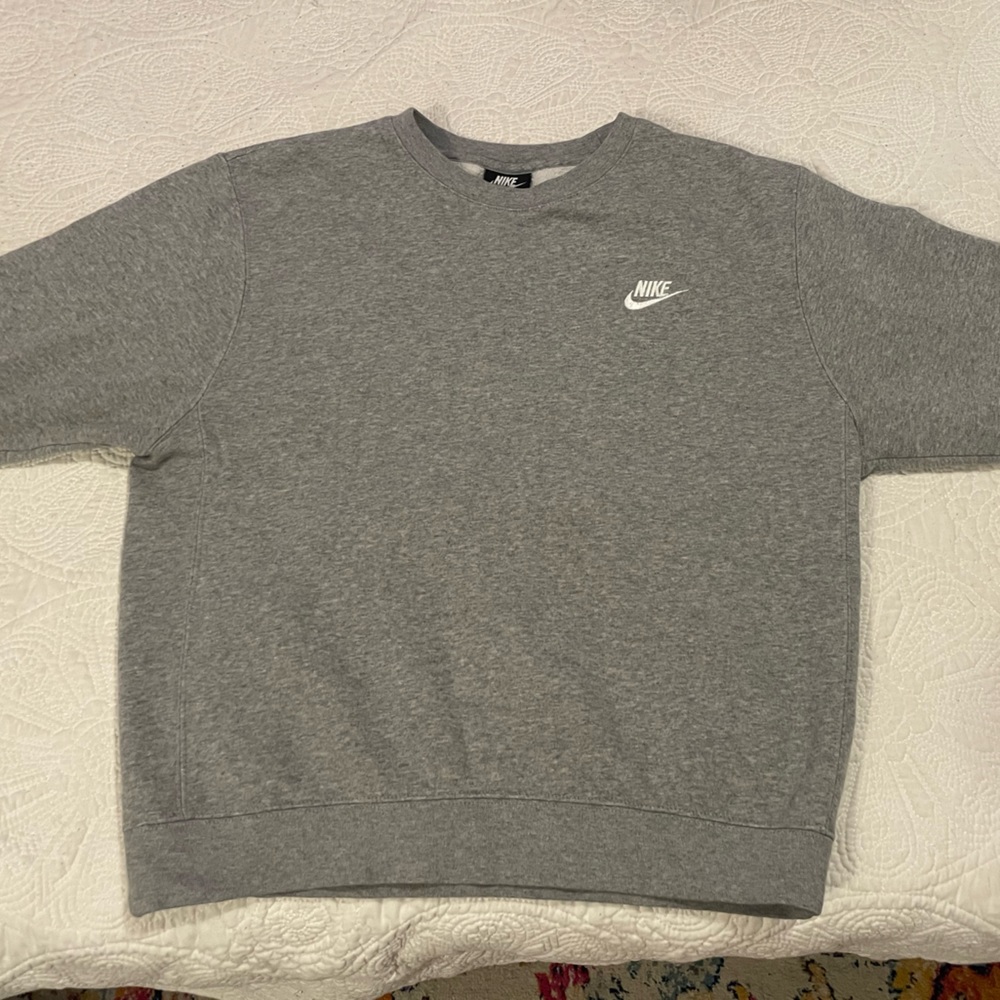 Grey women’s nike crewneck